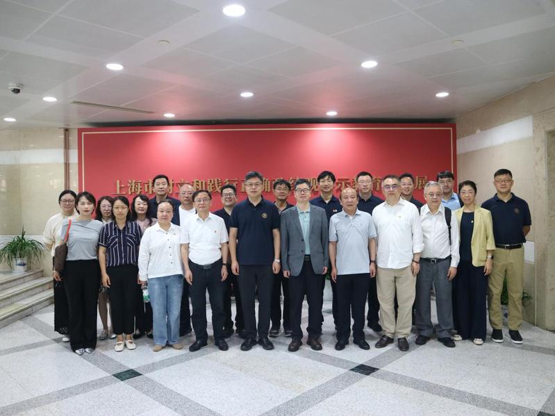 校党委中心组（扩大）参观市树立和践行正确政绩观警示教育专题展