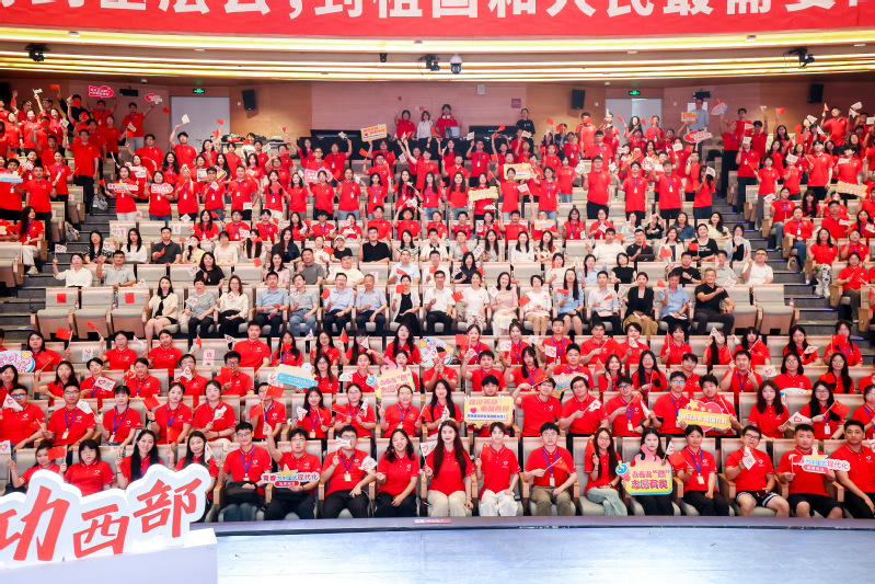 Six ShanghaiTech volunteers dedicate their youth to the West