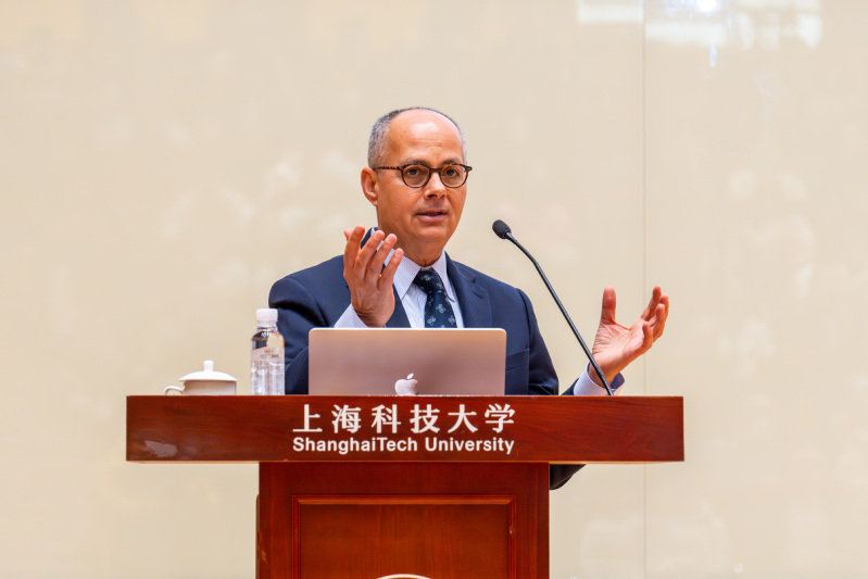 2025新晋诺奖得主奥马尔·亚吉上科大开讲，揭秘AI驱动材料科学新范式