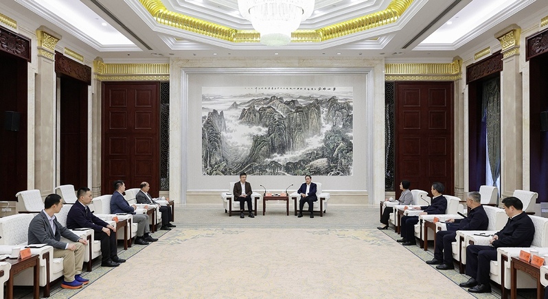 封东来校长率团拜会贵州省委书记徐麟