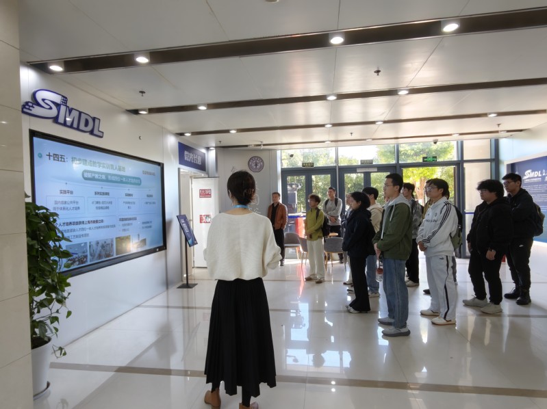 上海“集成电路紧缺人才培训项目”集成光电子芯片专题合作专班学员在材料器件中心学习实践