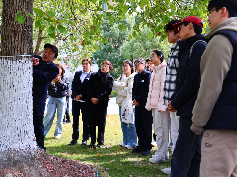 和春天一起成长 | 上科大校园养护志愿行，记录绿色，守护生机  