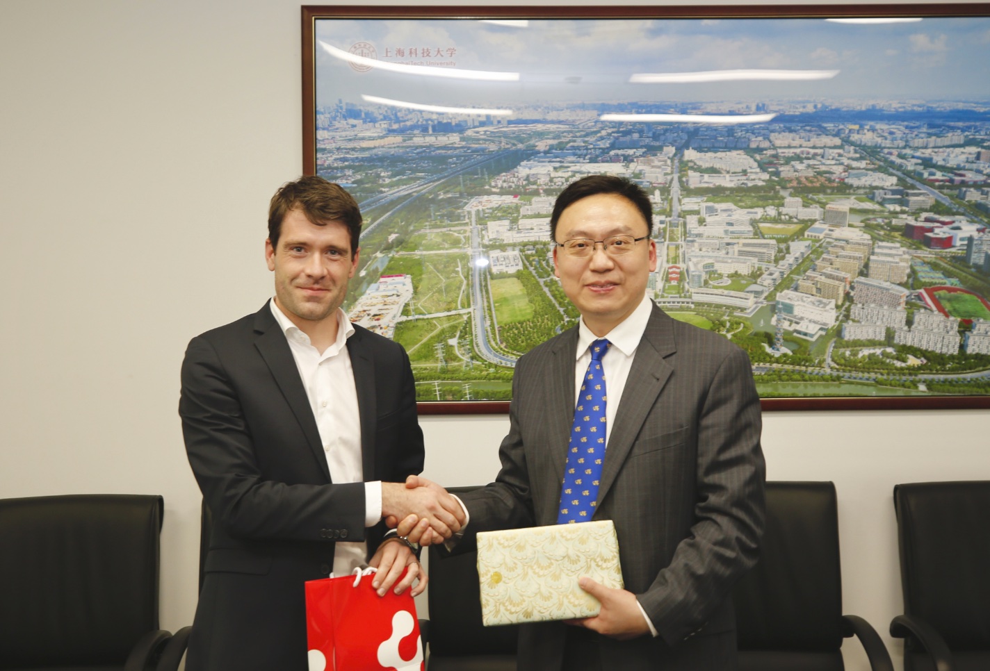 CEO and Consul of Swissnex in China Dr. Philippe Roesle visits ShanghaiTech