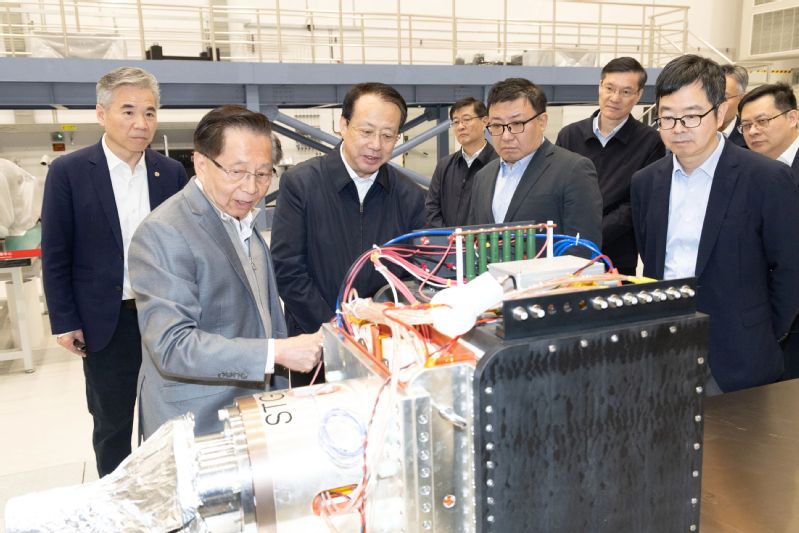 龚正调研上海科技大学终极能源中心