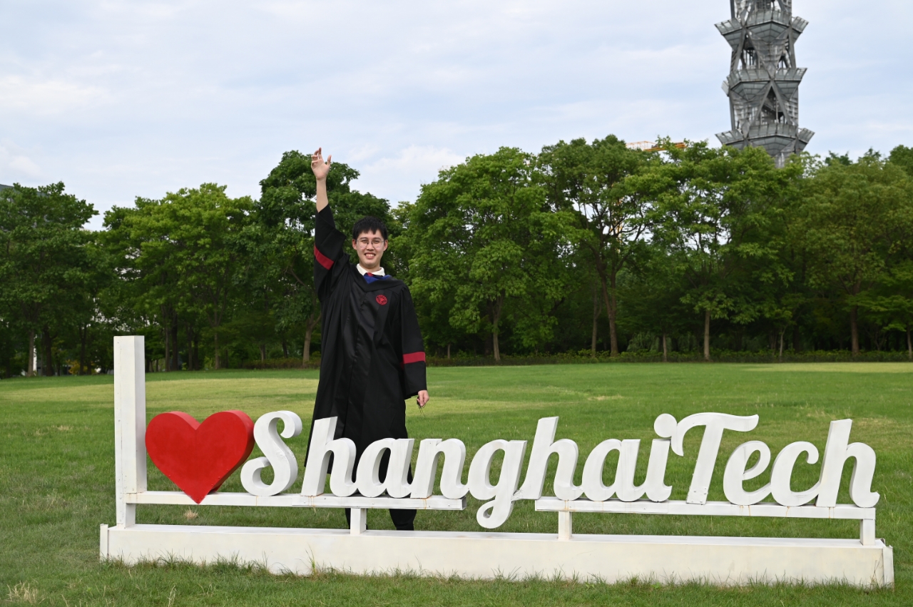 Graduate stories | Zhou Shouchen: Thriving in uncertainty, embracing the unknown